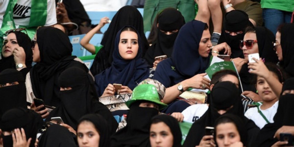 ▲ 沙烏地阿拉伯女性被准許能自由進入體育場觀賞足球比賽。（圖／翻攝自Reema Bandar Al-Saud推特）