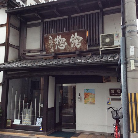 ▲京都百年老店「上羽繪惣」胡粉指甲油。（圖／翻攝自instagram@uebaesou）