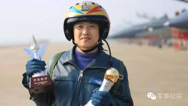 王立是中國空軍罕見獲得「金頭盔」與「金飛鏢」的「雙料」飛行員。（圖／翻攝自大陸網站）