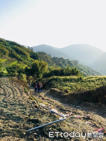 ▲▼合歡山遊客眾多，害得仁愛國中學生得走路下山。（圖／校長朱珮芬提供，請勿隨意翻拍，以免侵權。）