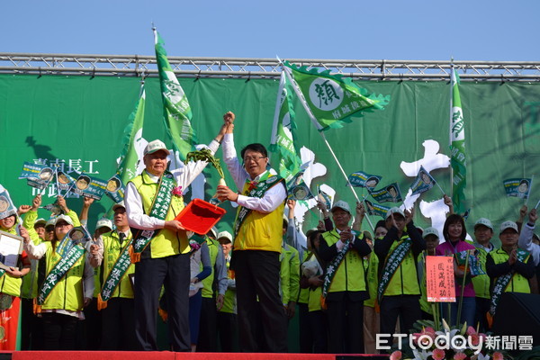 ▲台南市長參選人顏純左13日在台南市政府前南島路上，舉行府城後援會成立大會。（圖／顏純左提供）