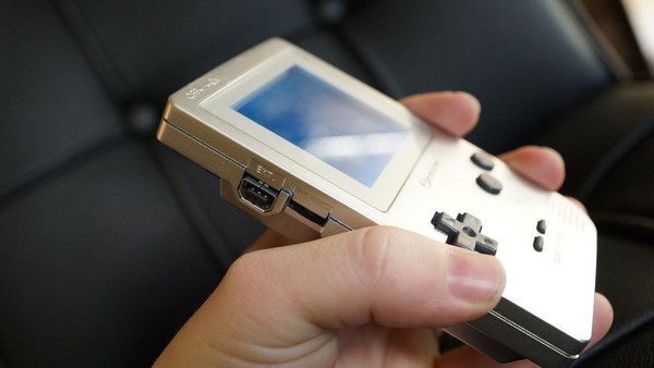 ▲快把GB卡帶找出來！遊戲廠商推復刻版Game Boy（圖／翻攝cnet）