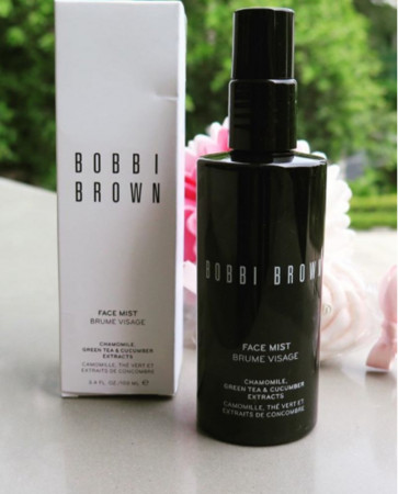 ▲Bobbi Brown的定妝噴霧敏感肌也適用，不用擔心皮膚不適。（圖／翻攝自@makeupmakedowns Instagram）