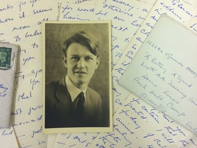 秘密戀「他」70年　獨居老人死後留下600封情書　見證二戰下的同志愛