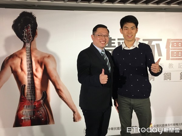 ▲運動後持續下背痛 當心僵直性脊椎炎上身成「鋼鐵人」。(圖/記者嚴云岑攝)