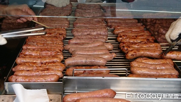 ▲黃記皇家香腸。(圖/記者黃士原攝)