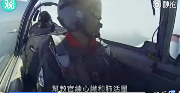 《台灣菁英戰士：傲氣飛鷹》紀錄片，片中呈現飛行線上訓練過程。（圖／視頻截圖）