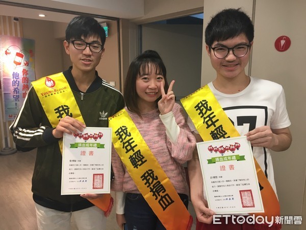 ▲未來護理師「捐血上癮」 每年捐滿1000c.c.不怕痛。(圖/記者嚴云岑攝)