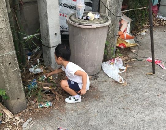 ▲▼泰國5歲男童拾荒             。（圖／翻攝自facebook／Nuttanitcha Chotsirimeteekul）