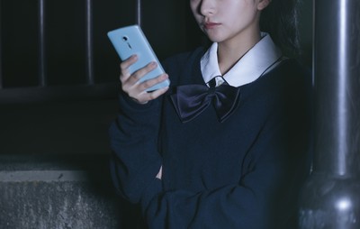玩手機和媽起爭執　日本13歲少女氣不過拿刀殺人