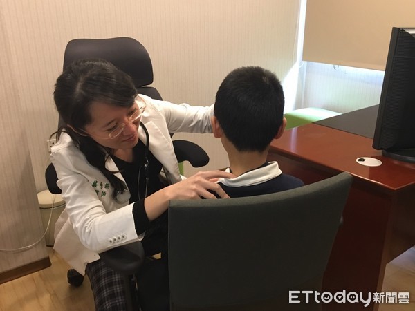 ▲書田診所小兒科主治醫師戴季珊。(圖/記者嚴云岑攝)