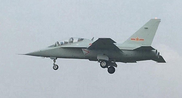 中國海軍航空大學可能已獵裝教練-10H「獵鷹」教練機，預計可加速艦載機飛行員的培養腳步。（圖／翻攝自大陸網站）