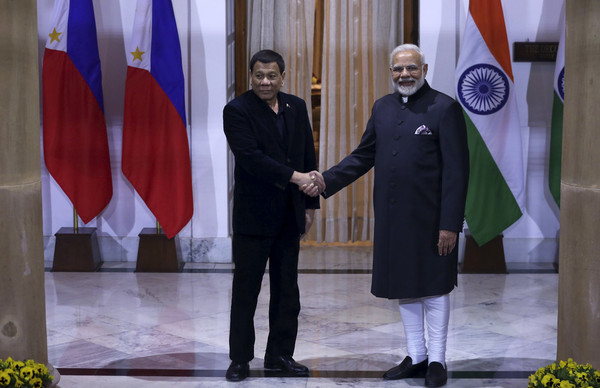 ▲▼菲律賓總統杜特蒂（左）與印度總理莫迪會面。（圖／達志影像／美聯社）