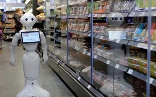 機器人遭超市解雇...它茫然問「你生氣了嗎」　旁邊同事流下淚來（圖／News Headlines Today）
