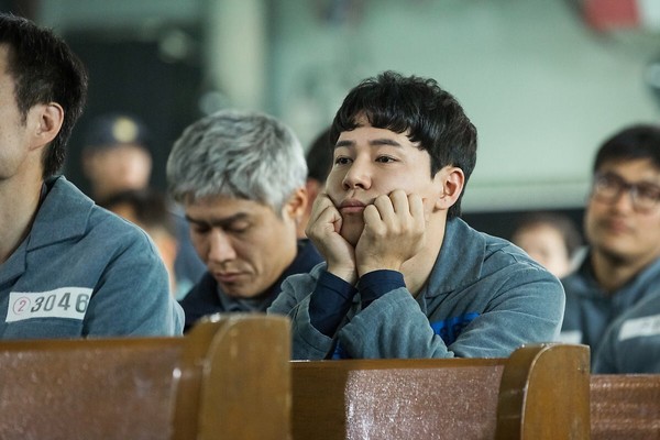 ▲李奎炯在《機智牢房生活》飾演吸毒犯「小迷糊」劉漢陽。（圖／翻攝自官網）