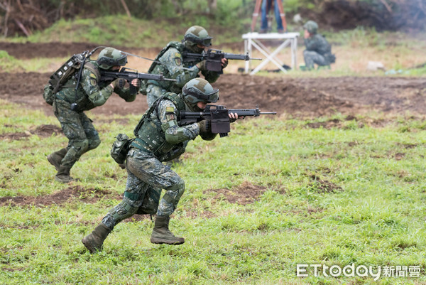 ▲▼國軍107年春節加強戰備,花蓮港反突擊作戰縮短距離演練,步戰協同作戰。（圖／記者季相儒攝）