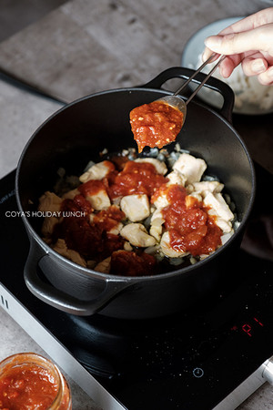 ▲油漬番茄Mozzarella莫札瑞拉雞肉焗烤義大利麵。（圖／滿分人妻提供）