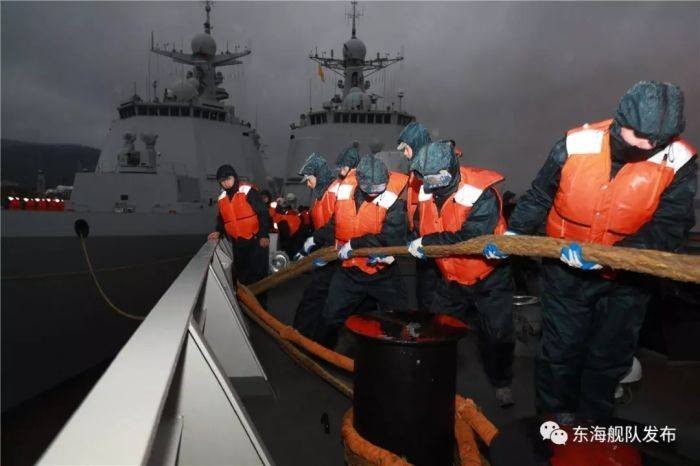 解放軍東海艦隊某驅逐艦支隊1月下旬組織多艘驅護艦，展開一連4天高強度的實戰化訓練。（圖／翻攝自「東海艦隊」微信公眾號）
