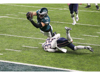 老鷹跑衛克萊門特(Corey Clement)拉出來接球完成22碼達陣！