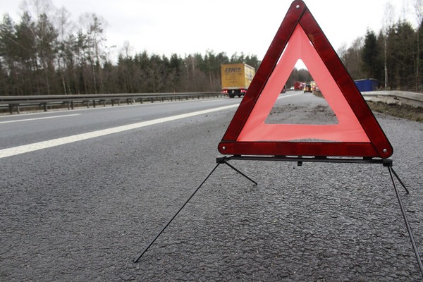 距離車子30公尺才有警示效果　三角警示牌你放對了嗎？（圖／pixabay）