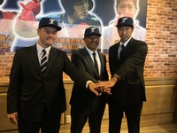 對於引退儀式目前還沒有想法，擔心一想打球就沒有動力，就看經紀公司安排。