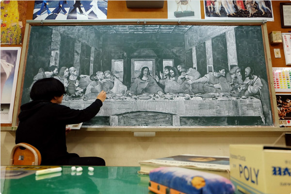 ▲▼日本高中美術老師擁有神乎奇技的黑板畫功力。（圖／翻攝自Twitter／@hamacream）