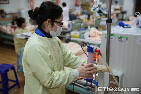 ▲強震RO逆滲透水管路毀 花蓮慈濟「加開11床」助洗腎患。(圖/花蓮慈濟提供)