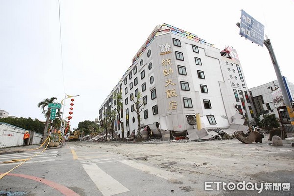 ▲▼位於花蓮市中心的統帥大飯店進行拆除。在206地震中，原高11層樓的統帥飯店1到3樓塌陷被埋。（圖／記者季相儒攝）