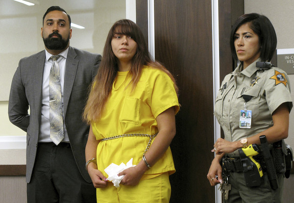 ▲▼美國加州18歲女子桑契斯（Obdulia Sanchez）8日被判刑6年4個月，她去年7月酒駕，導致當時14歲的妹妹賈桂琳（Jacqueline Sanchez）喪生。（圖／達志影像／美聯社）
