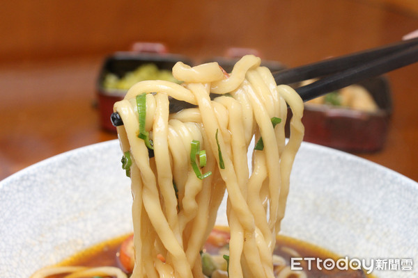 ▲西華飯店川味牛肉麵。（圖／記者黃士原攝）