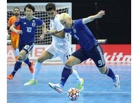 直到半場結束前50秒，伊朗靠著Ali Hassanzadeh進球打破僵局，取得1比0領先。