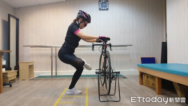 ▲復健,騎車,舒緩操。(圖/記者謝承恩攝)