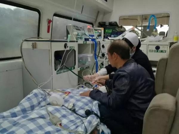 ▲廣西69歲阿嬤在救護車上咬舌自盡。(   。（圖／翻攝自網路)