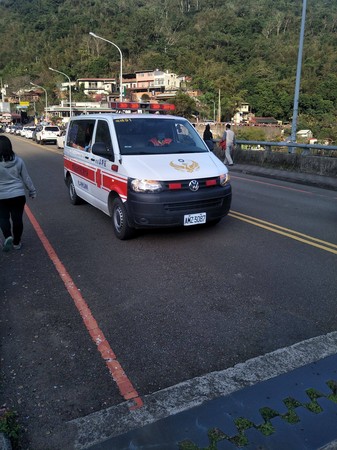 ▲▼21歲男內灣玩卡丁車，沒想到車子漏油，燒傷命危。（圖／翻攝爆料公社）