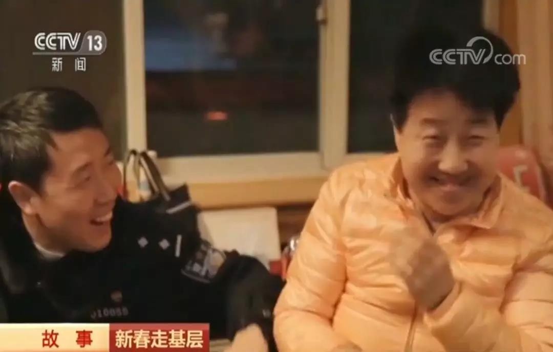 上海市公安局浦東分局民警姜經緯騙了山西老人梁巧英5年，假扮成她的大兒子，背後的原因讓人落淚。（圖／翻攝《央視新聞》）