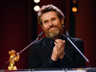 「綠惡魔」威廉達佛40年成就！　獲柏林影展榮譽金熊獎