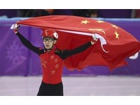 在短道速滑500公尺中，備受期待的武大靖以39秒584打破世界紀錄的成績，拿下金牌。