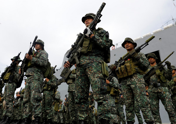 ▲▼菲律賓軍方與馬拉威市恐怖份子馬巫德（Maute）發生衝突，反恐戰事造成至少869人死亡。（圖／路透社）