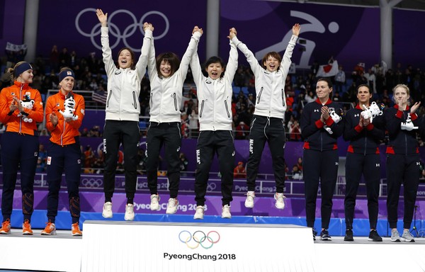 ▲日本突破荷蘭拿下競速滑冰女子團體追逐賽金牌（圖／路透社）