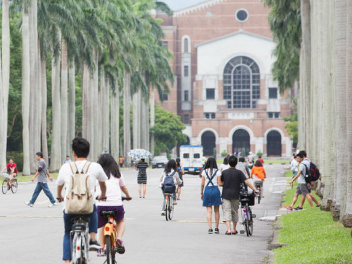 ▲▼高教專題搭配示意照。高教崩壞、高教、大學校園、大學生、高等教育、台大、台大校門（圖／記者季相儒攝）