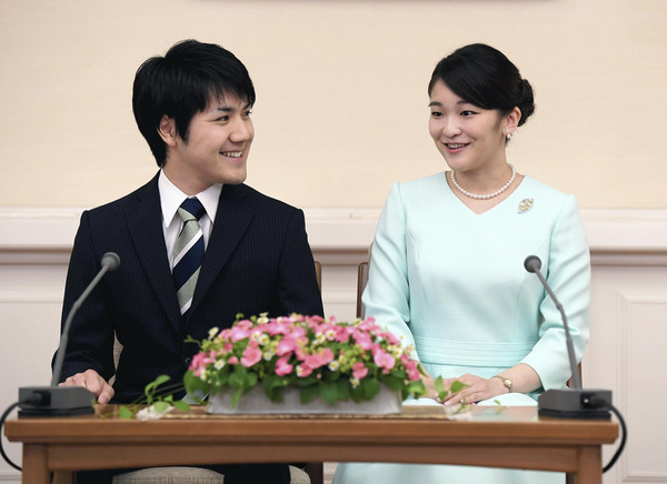 ▲▼日本皇室真子公主與大學同學小室圭原訂在2018年11月結婚，但婚禮最終被延至2020年。（圖／達志影像／美聯社）