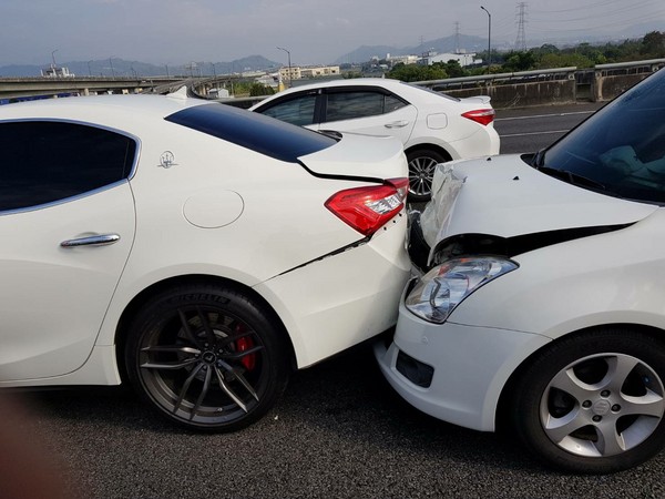 ▲國道3號超跑車禍。（圖／翻攝自台灣新聞記者聯盟資訊平台）