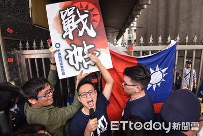 ET民调\/柯文哲支持度破4成横扫蓝绿 丁守中、