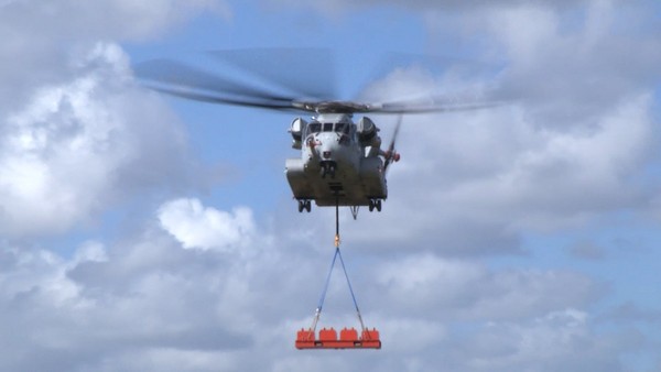 ▲▼CH-53K「種馬王」（King Stallion）重型直升機吊掛16噸的重量。（圖／翻攝自洛克希德馬丁官網）