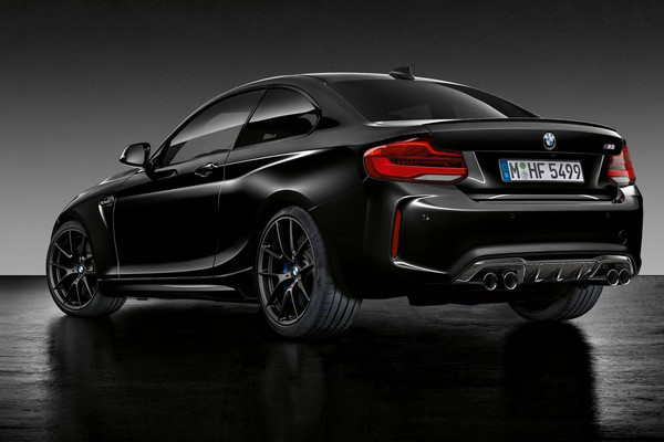 ▲日內瓦車展／黑到不能再黑！BMW M2「黑影」特仕車殺氣外露。（圖／翻攝自BMW）