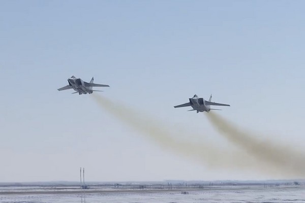 ▲▼俄羅斯軍方表示研發出新型超音速飛彈，突圍測試影片中搭載飛彈的米格-31（MiG-31）超音速攔截型戰機。（圖／翻攝自俄羅斯國防部臉書）