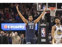 灰狼此役在當家中鋒湯斯(Karl-Anthony Towns)狂飆31分、16籃板和2助攻帶領下，以109比103賞給衛冕軍勇士2連敗。