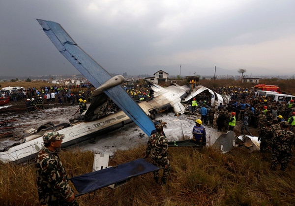 ▲▼ 尼泊爾重大空難49死、22傷，機場塔台、美國孟加拉航空互推責任。（圖／路透社）
