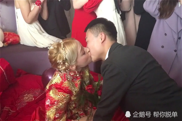 ▲大陸男子賀鵬偉與烏克蘭正妹結婚。（圖／翻攝自陸網，下同）