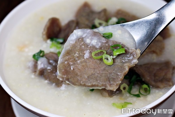 ▲點點心餐點。（圖／記者華少甫攝）